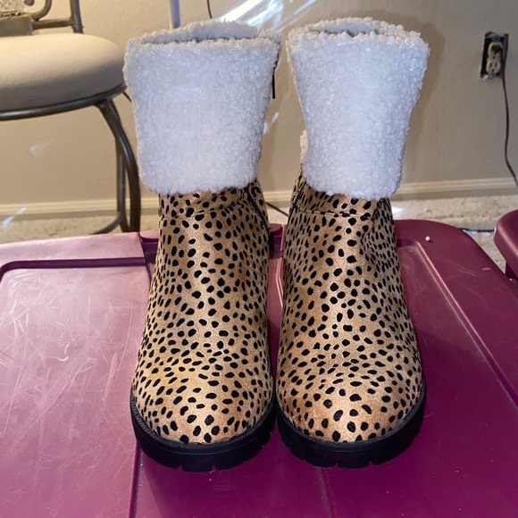 Pierre Dumas Leopard Ankle Boots with White Fur - Picture 1 of 6